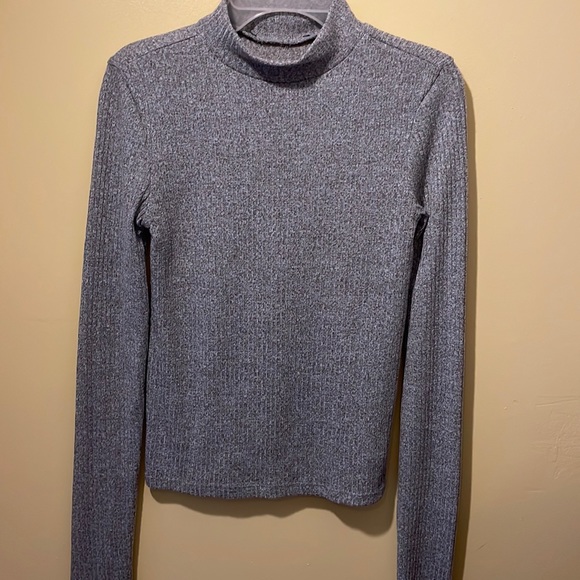 Gray, Long-sleeve. - Picture 1 of 3